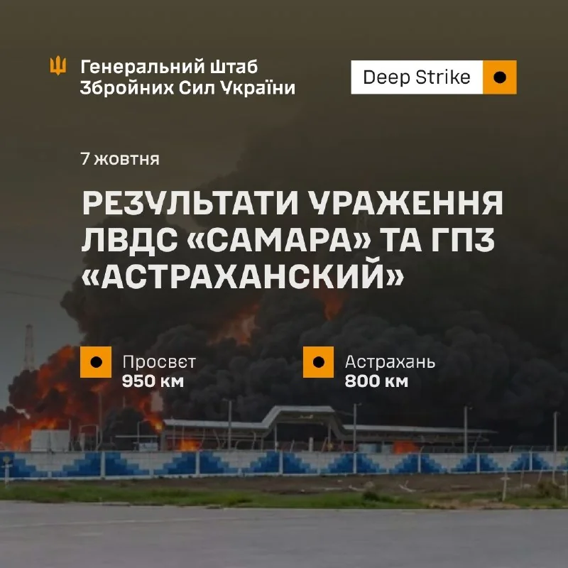 Металлические трубы и резервуары нефтеперерабатывающего завода в вечернем свете
